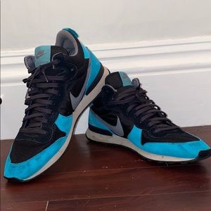 Nike Internationalist Mid